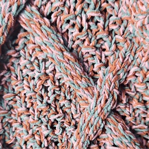 Arizona Jean Company Cropped Chunky Cable Knit Sweater in Color Warm Marl Size L - Picture 2 of 5